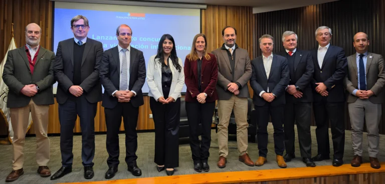 Representantes de instituciones de educación superior técnico-profesional en el encuentro organizado por Vertebral